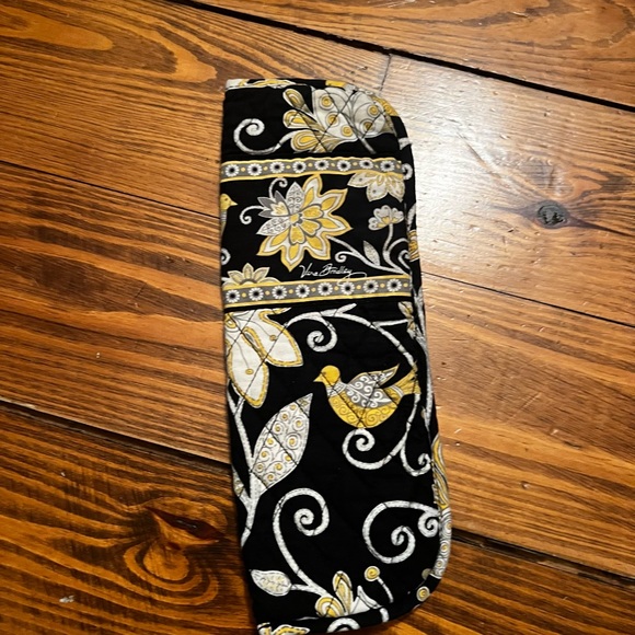 Vera Bradley Yellow Bird pattern 5-item set with hanging bag and more! - Picture 13 of 15